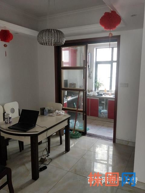 小区楼王，全明户型，城区环线边，再远就是乡里了