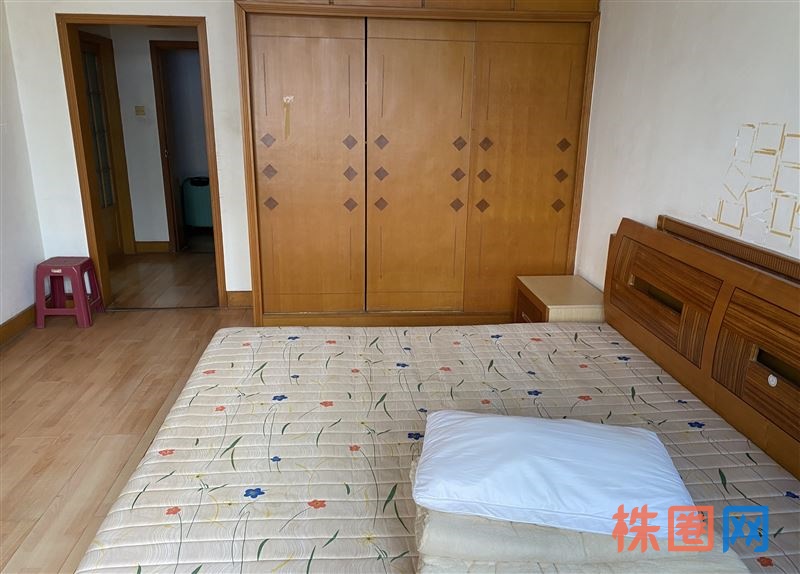 岳麓区4和6号线六沟垅大单间带大衣帽间出租